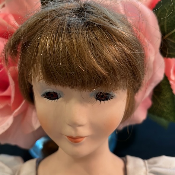 Porcelain Vintage Doll 18" - Beautiful - Picture 4 of 12